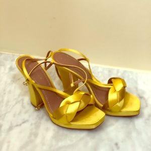 Zara yellow heels 💛💛💛very unique size 38